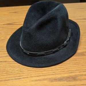 Lee Black Fedora with Sleek Band